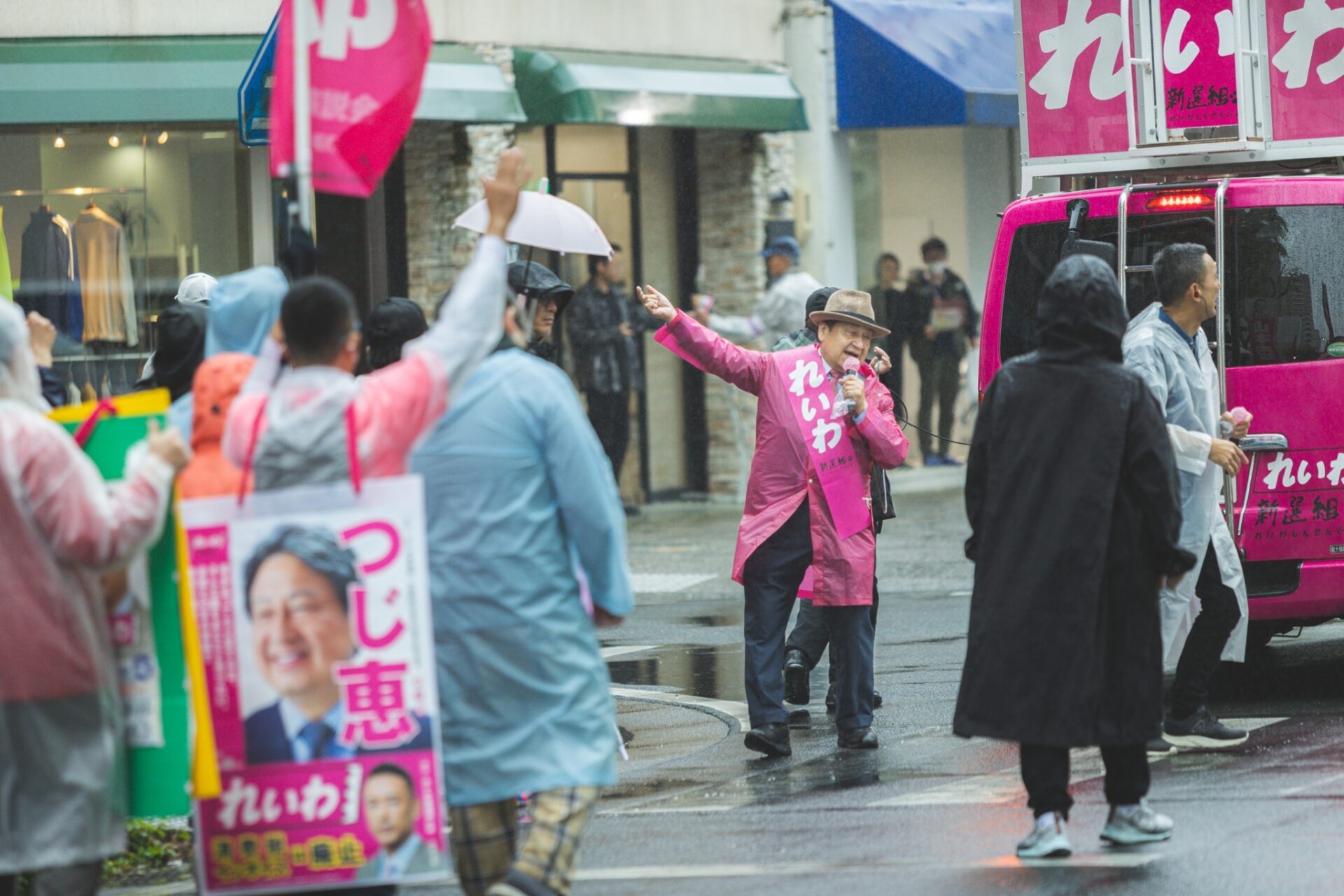 雨の中、消費税廃止デモ@豊橋
